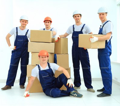 Moving day essentials prepared for removal truck hire in Finsburypark